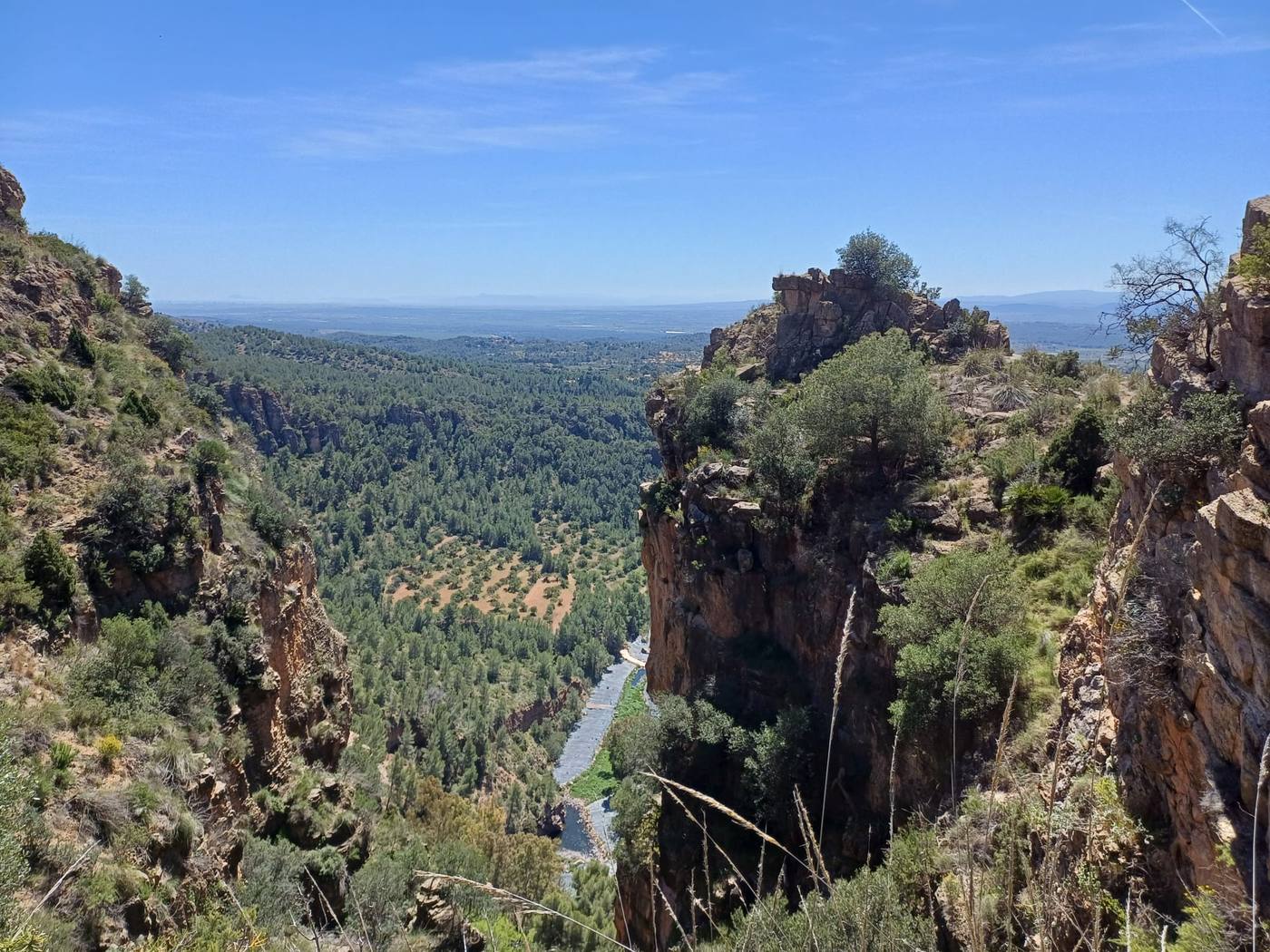 Uitzicht over kloof in de Sierra Calderona